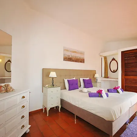 Villa In Santa Eulalia Near Praia Da Oura ヴィラ アルブフェイラ