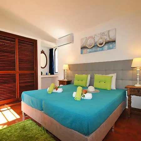 Villa In Santa Eulalia Near Praia Da Oura ヴィラ